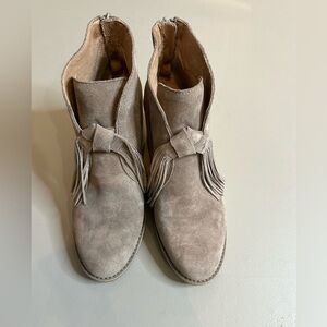 UGG Corin Tassel Suede Ankle Booties Taupe Gray Block Heel Size 8 EU 39